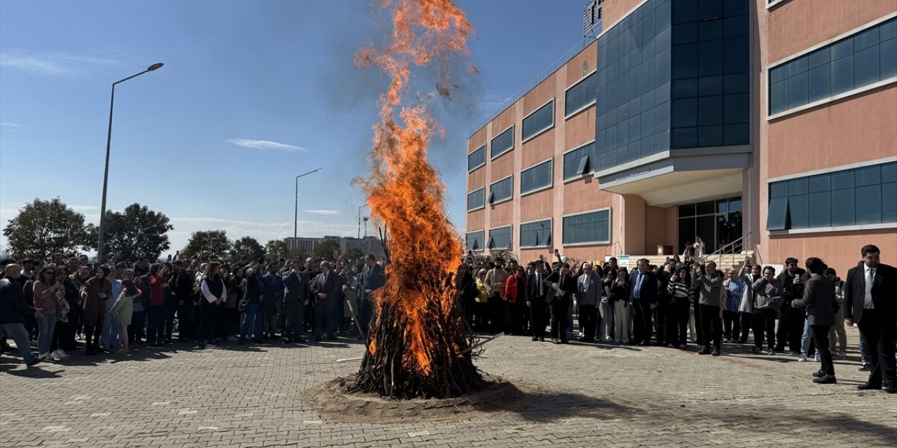 Trakya Üniversitesinde nevruz ateşi yandı