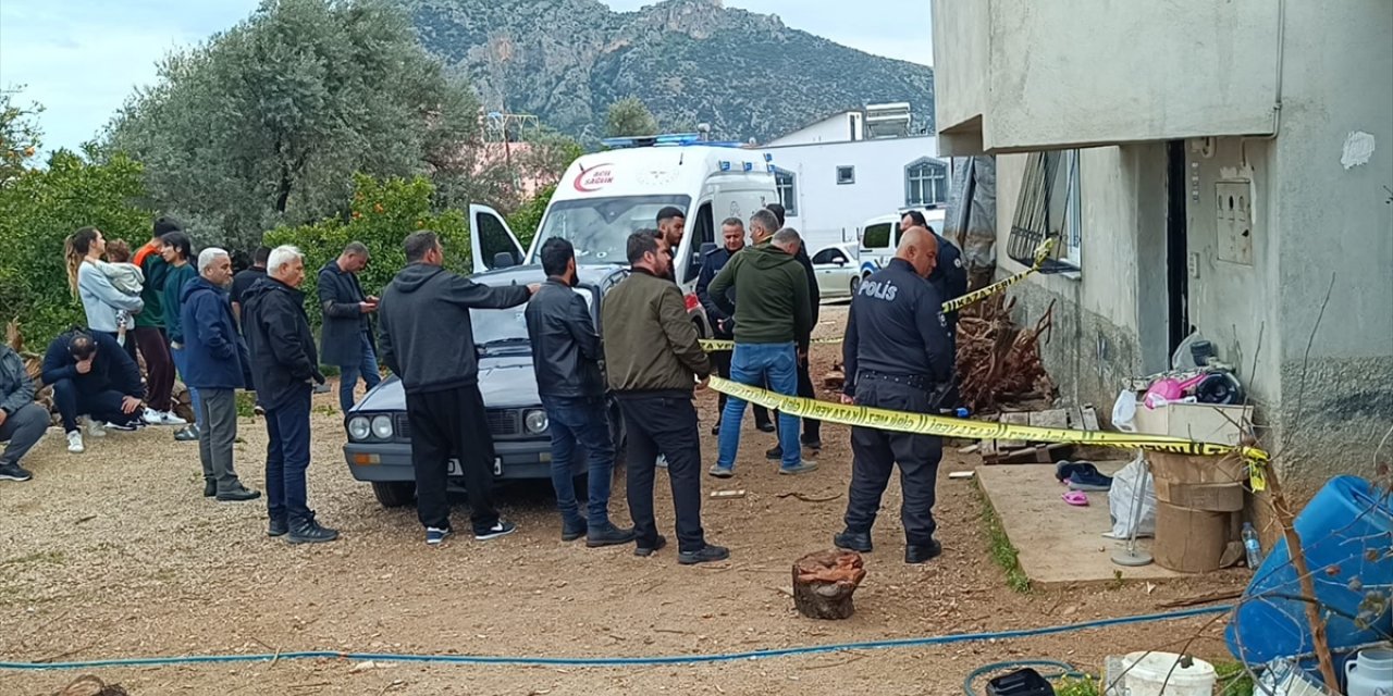 Adana'da bir kişi evinde silahla öldürülmüş halde bulundu