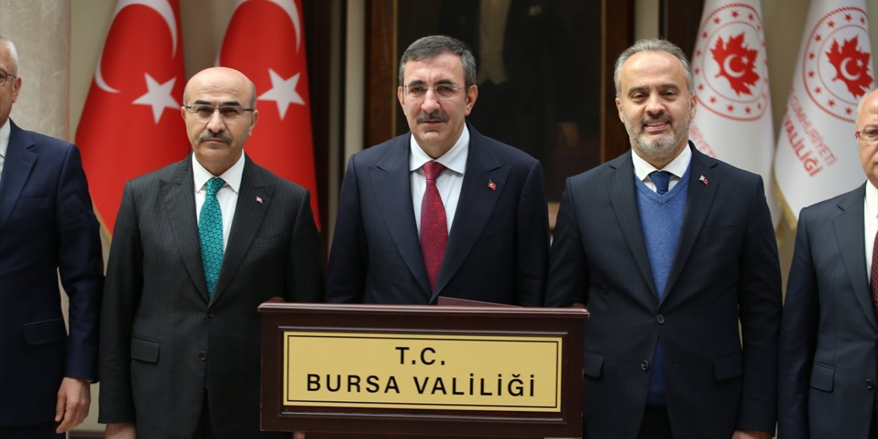 Cumhurbaşkanı Yardımcısı Yılmaz, Bursa'da Tarihi Çarşı ve Hanlar Bölgesi'ni ziyaretinde konuştu: