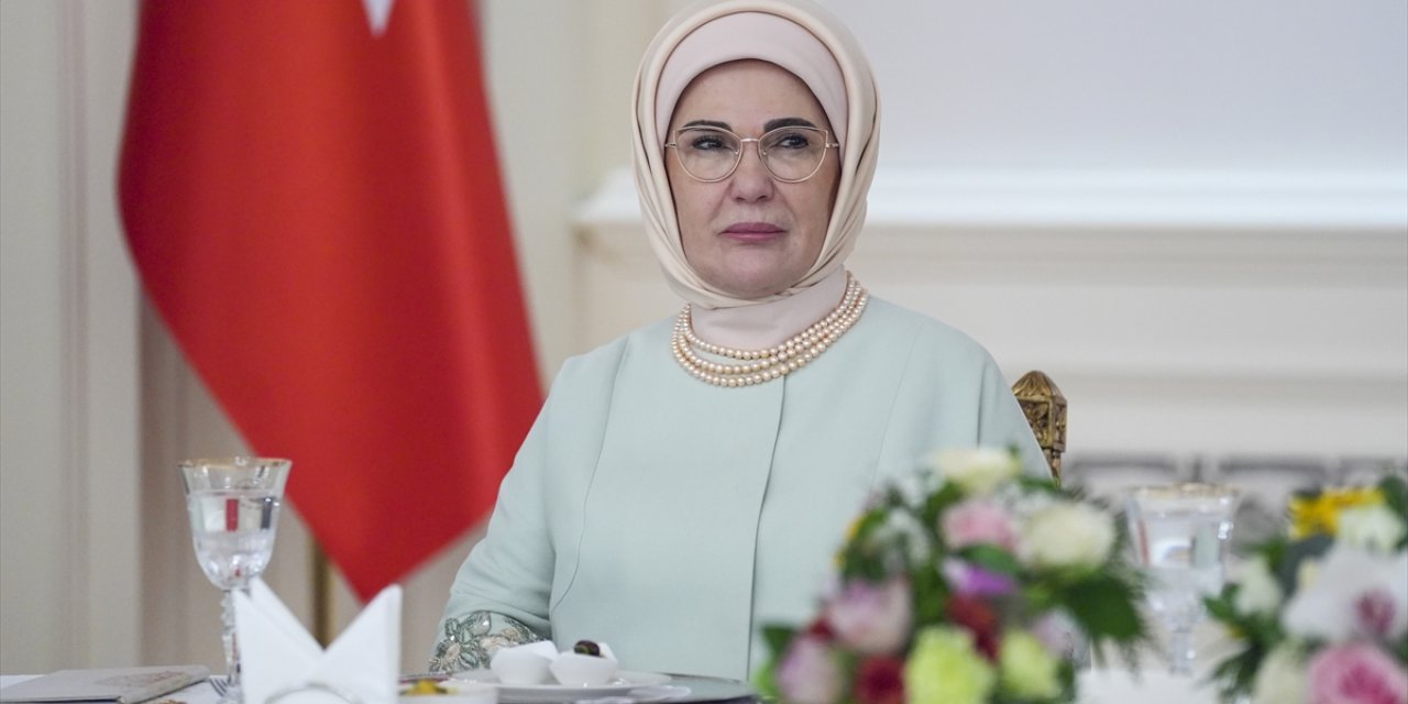 Emine Erdoğan, Gönül Elçileri ve vali eşleriyle iftarda bir araya geldi: