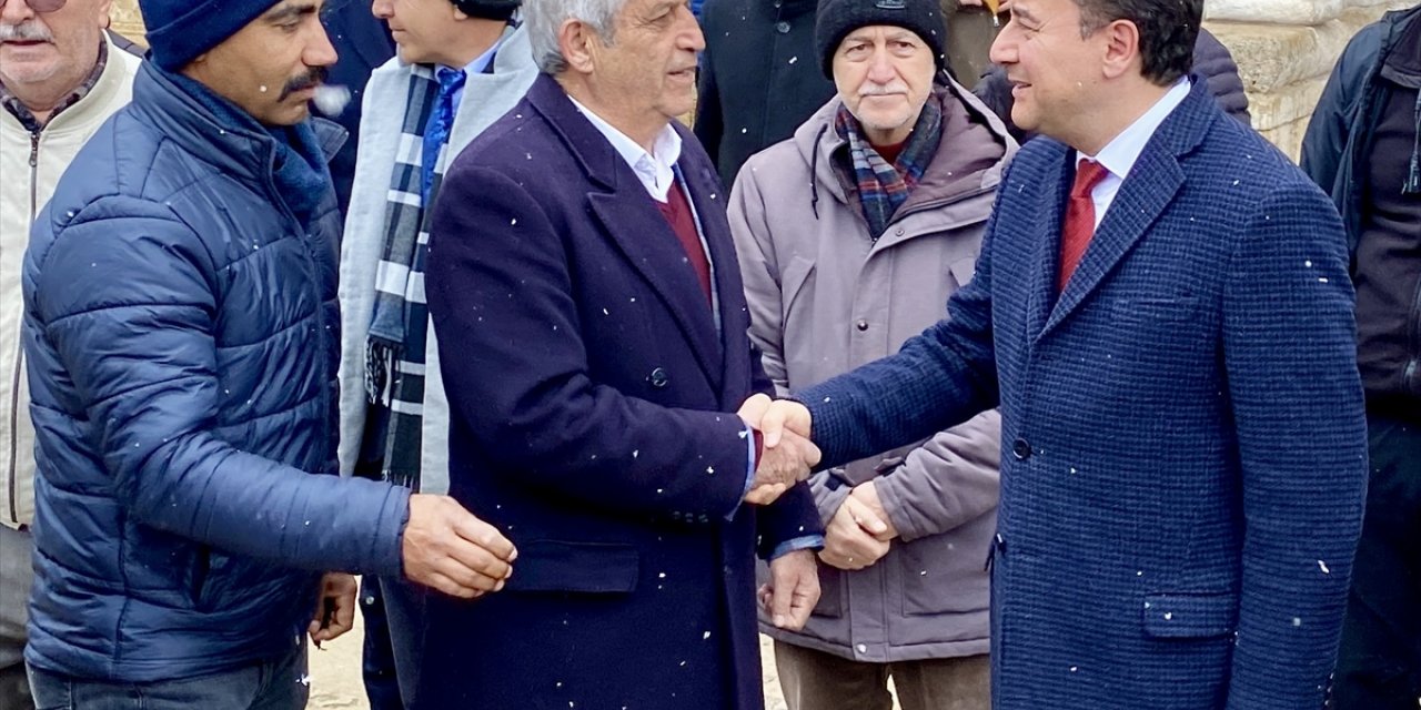 DEVA Partisi Genel Başkanı Babacan, seçim çalışmalarını Kırşehir'de sürdürdü