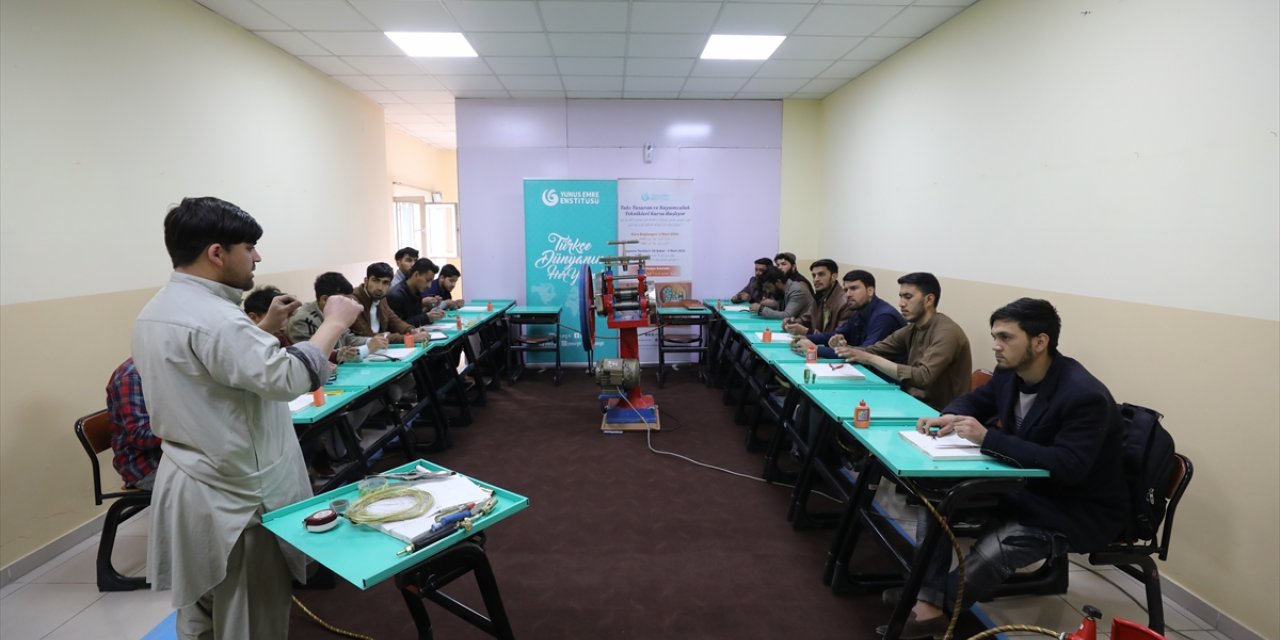 YEE, Afganistan'da işsiz gençlere yönelik takı tasarım ve kuyumculuk kursu düzenliyor