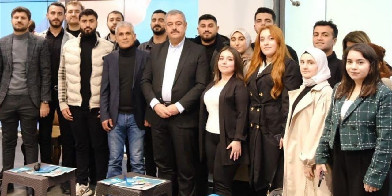 AK Parti'nin Diyarbakır Büyükşehir Belediye Başkan adayı Bilden, öğrencilerle buluştu:
