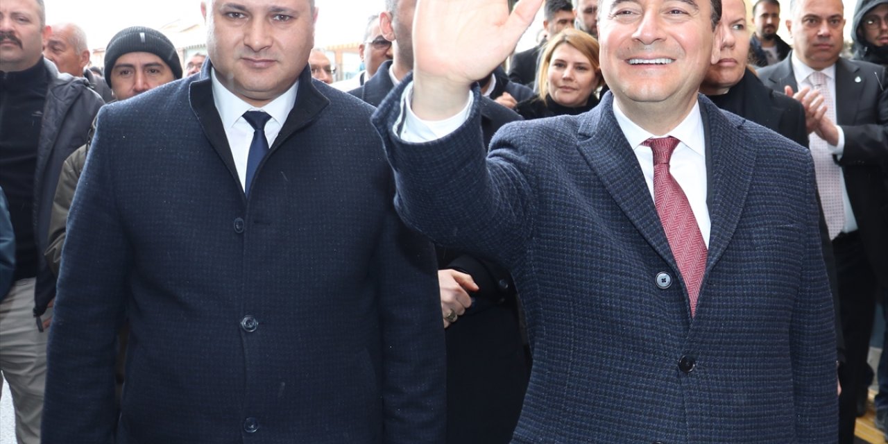 DEVA Partisi Genel Başkanı Babacan, seçim çalışmalarını Sivas'ta sürdürdü