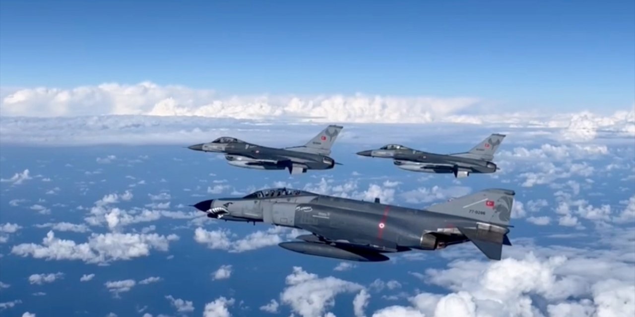 Hava Kuvvetlerinden Akdeniz'in uluslararası hava sahasında eğitim uçuşu