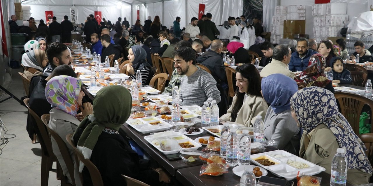 İzmir'de eğitim gören Filistinli öğrenciler iftarda bir araya geldi