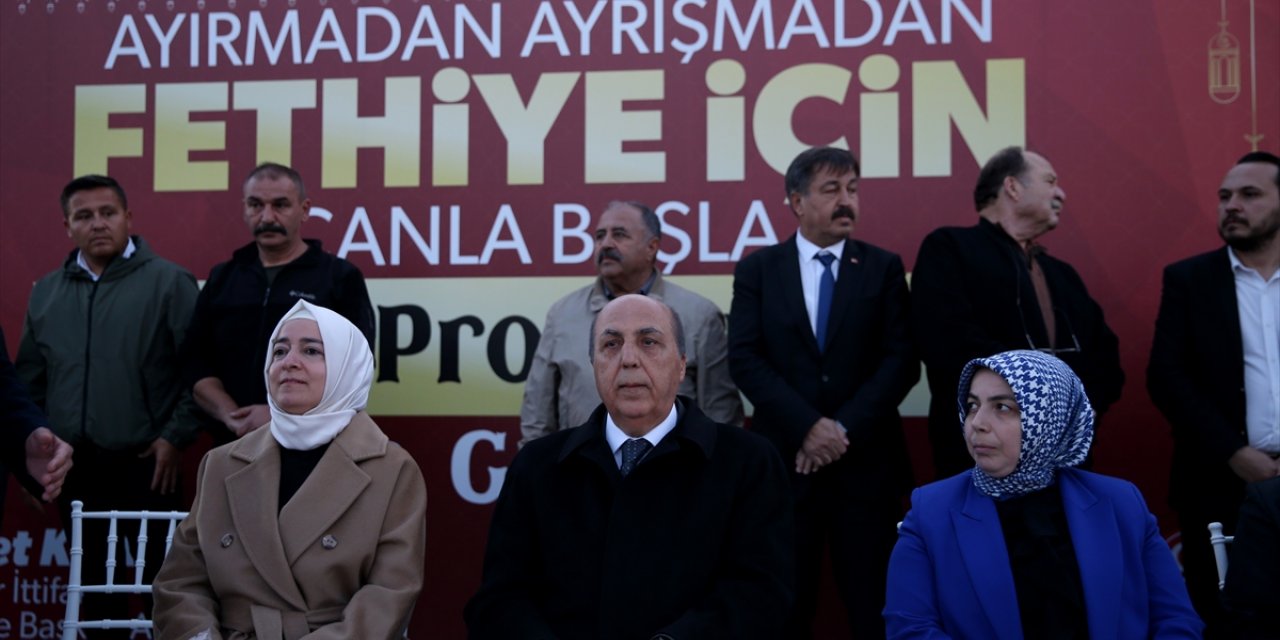 AK Parti'li Kaya ile Muğla Büyükşehir Belediye Başkan adayı Ayaydın, Fethiye'de vatandaşlarla buluştu