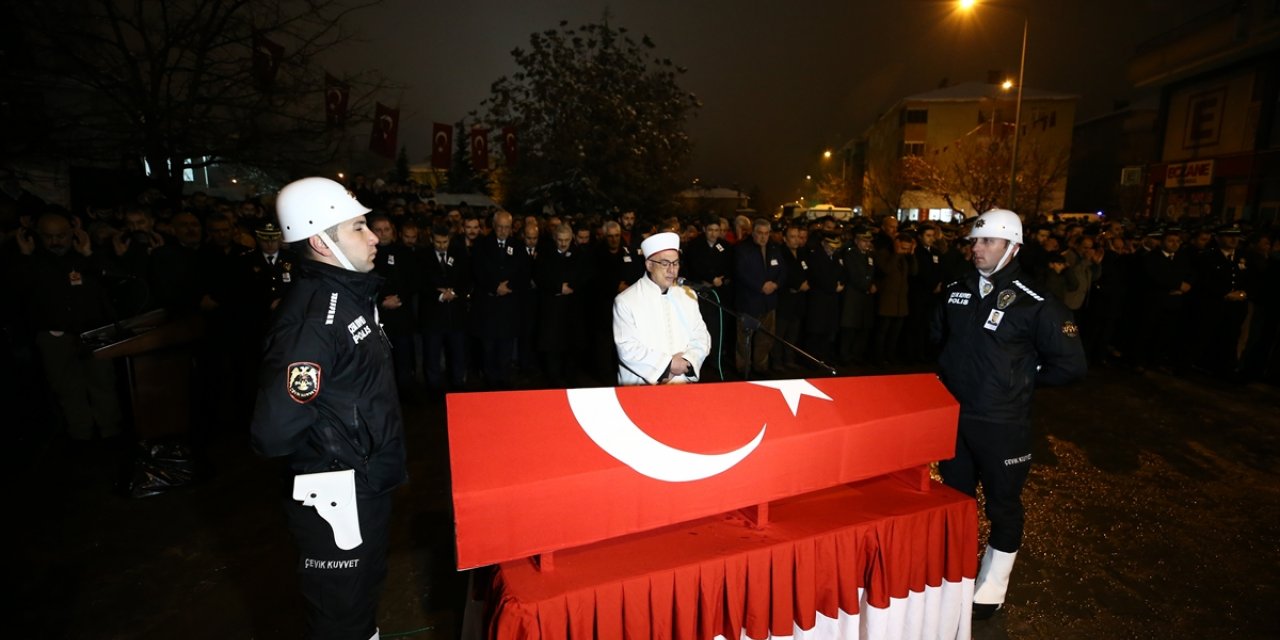 Şişli'deki trafik kazasında şehit olan polis memuru Furkan Bor, Bingöl'de son yolculuğuna uğurlandı