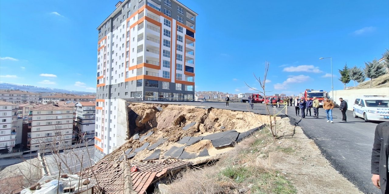 Ankara'da istinat duvarı gecekondunun üzerine çöktü