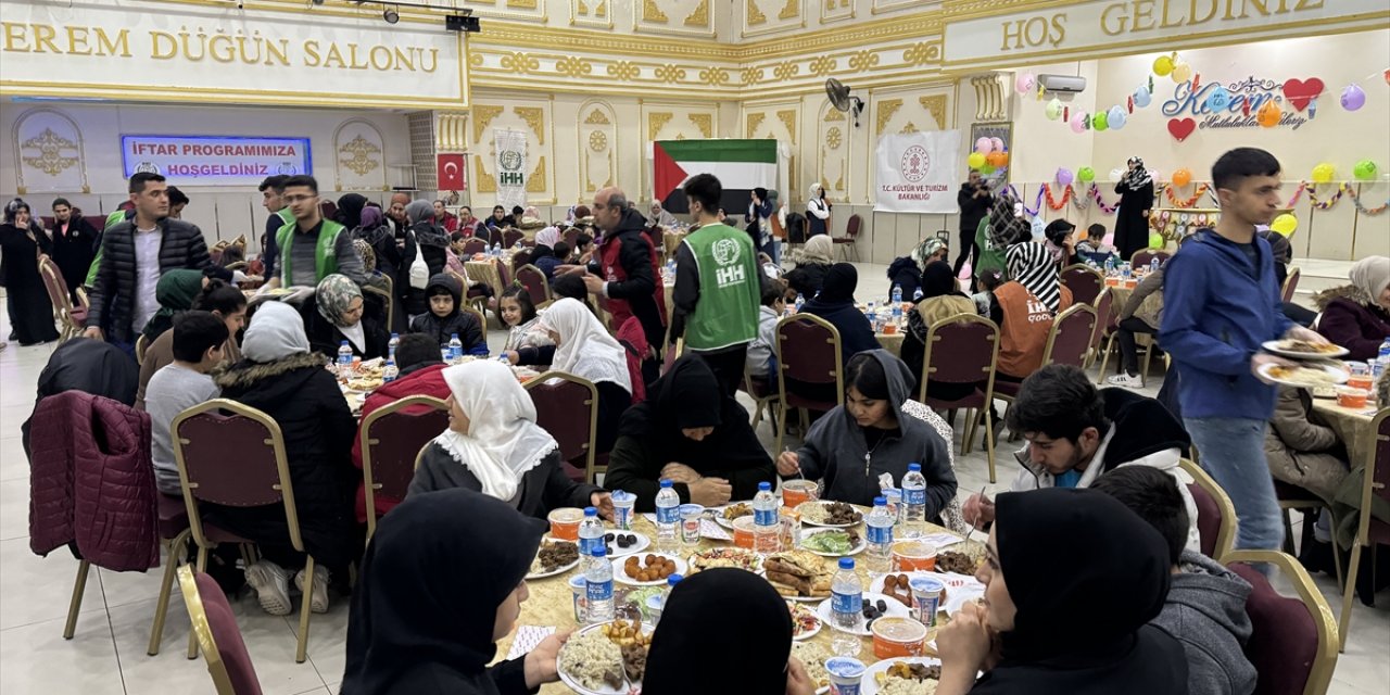 Siirt'te "Dünya Yetimler Günü" dolayısıyla iftar programı düzenlendi