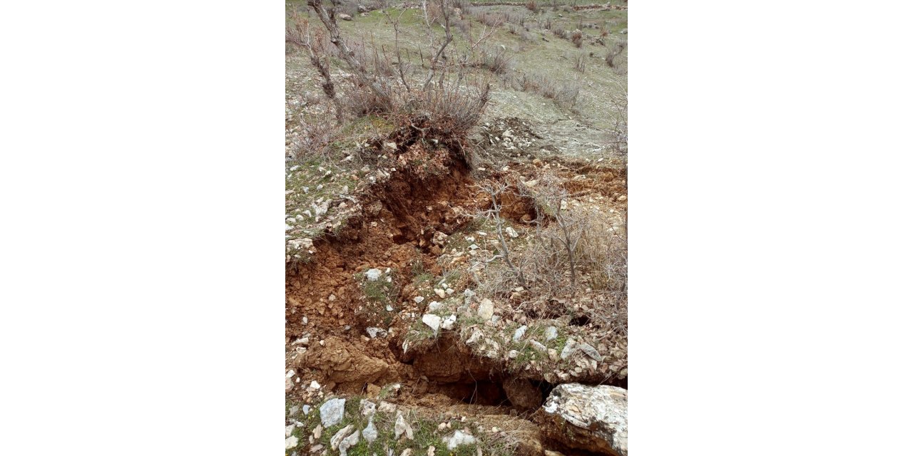 Sağanak nedeniyle Şırnak-Hakkari kara yolunda çökme oluştu