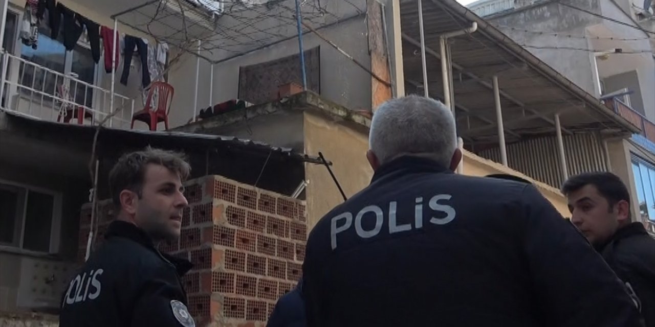 Bursa'da kardeşini bıçakla rehin alan zanlı tutuklandı