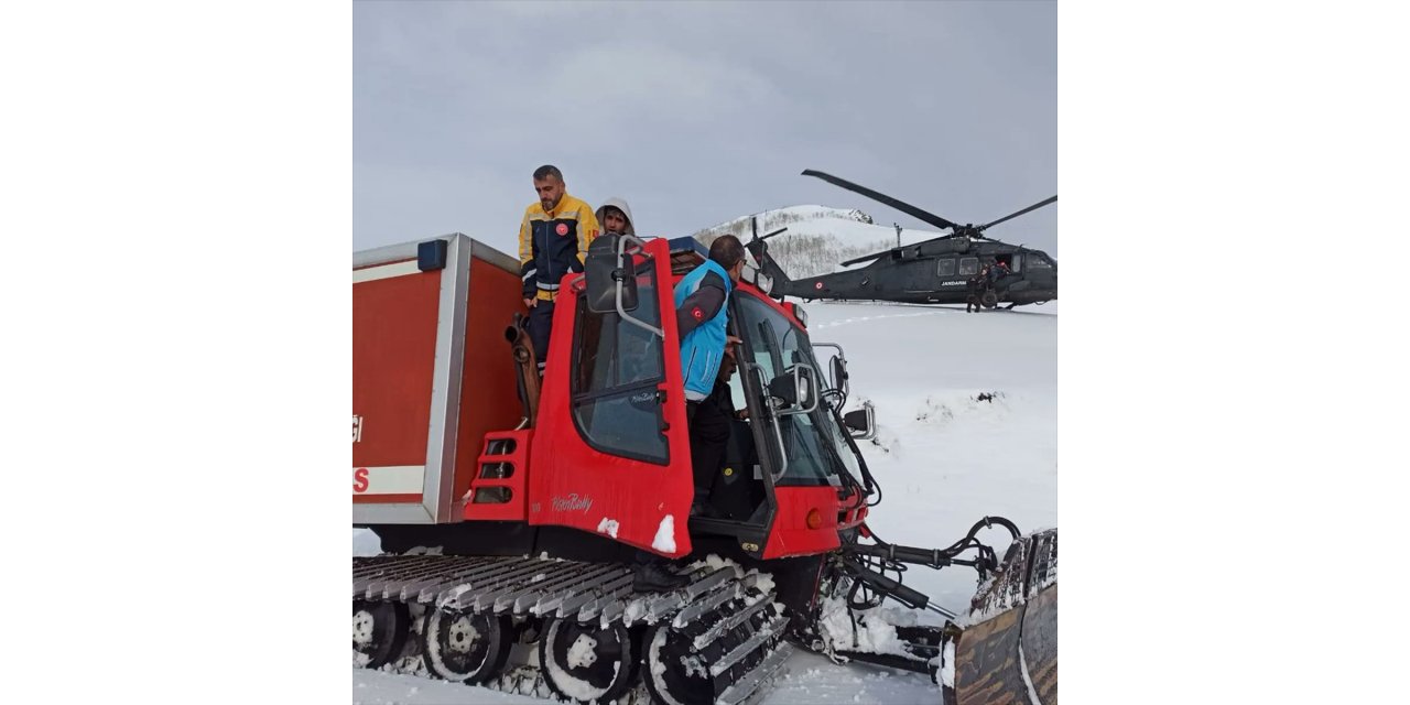 Bingöl'de kar ve tipi nedeniyle mahsur kalan 2 avcı helikopterle kurtarıldı