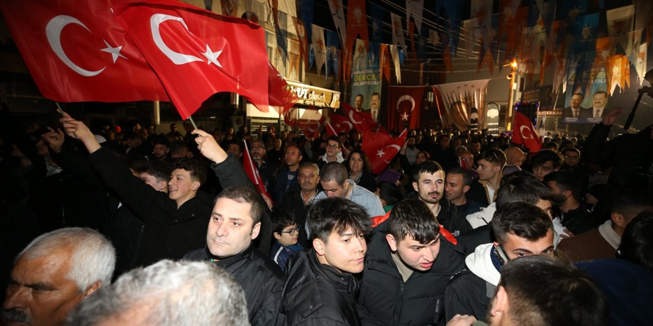 TBMM Milli Savunma Komisyonu Başkanı Akar, Balıkesir'de mitingde konuştu: