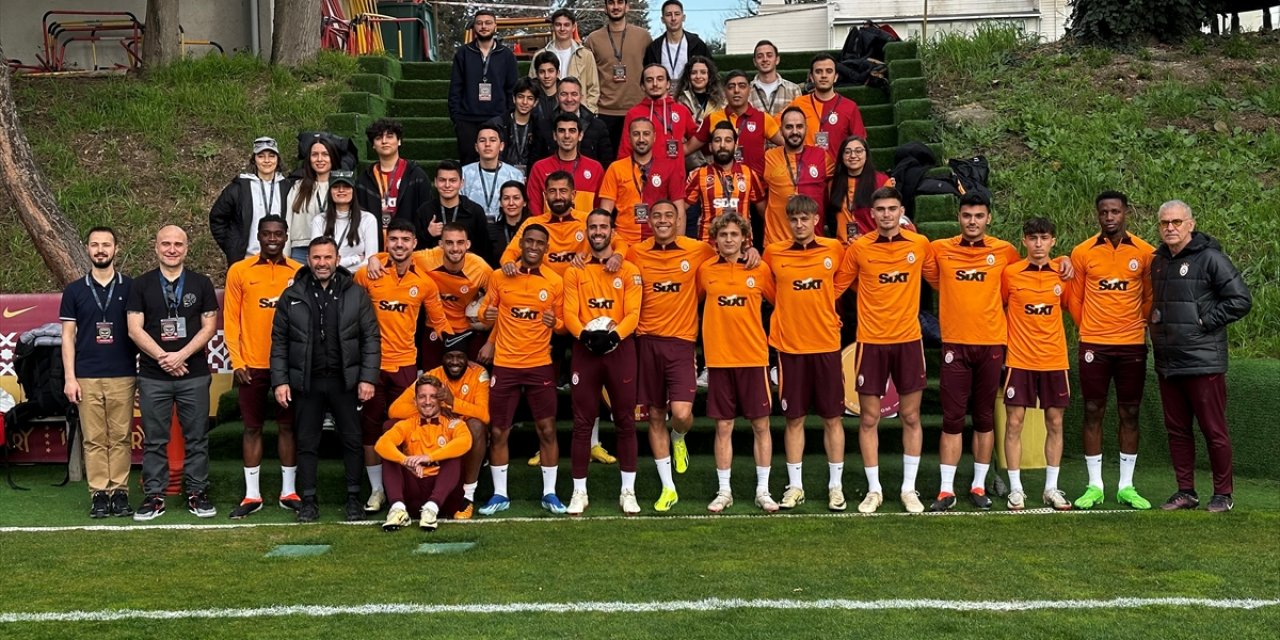 Galatasaray Fan Token sahibi taraftarlar, futbolcularla buluştu