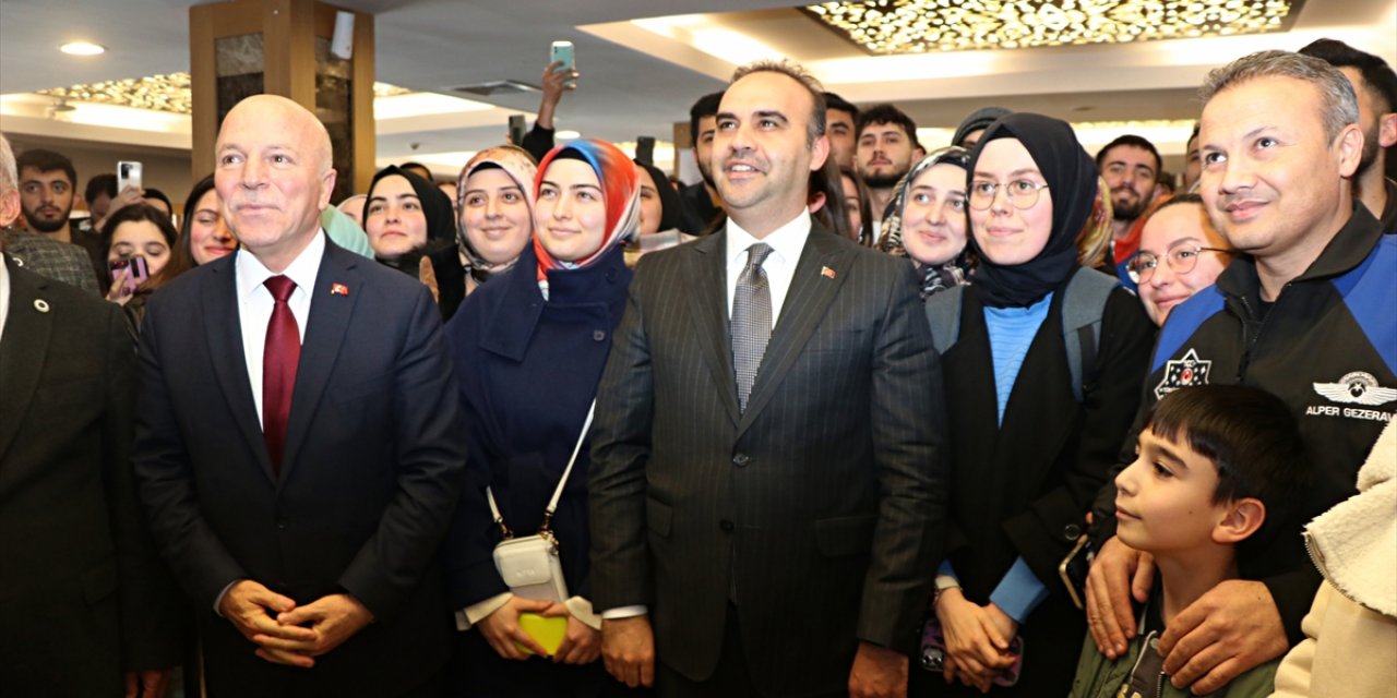 Sanayi ve Teknoloji Bakanı Mehmet Fatih Kacır, Erzurum'da gençlerle buluştu: