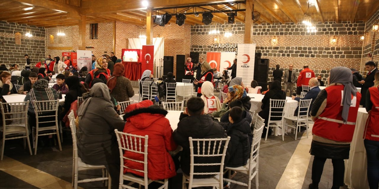 Türk Kızılay Diyarbakır Şubesi, yetim çocuklara iftar verdi