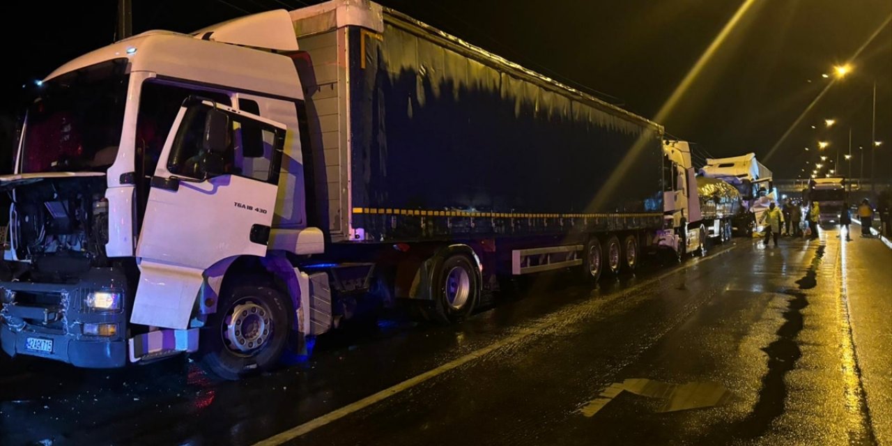 Konya'da 4 tırın karıştığı zincirleme trafik kazasında 1 kişi öldü