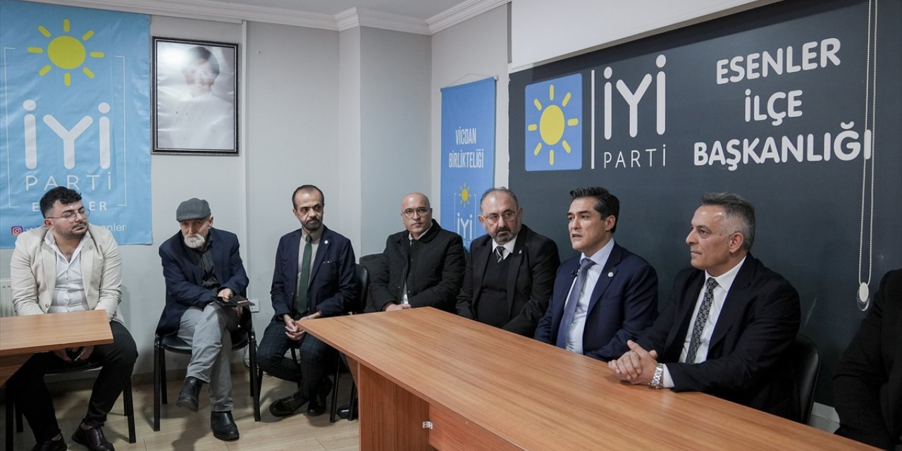 İYİ Parti İBB Başkan adayı Kavuncu, seçim çalışmalarını Esenler ve Kadıköy'de sürdürdü