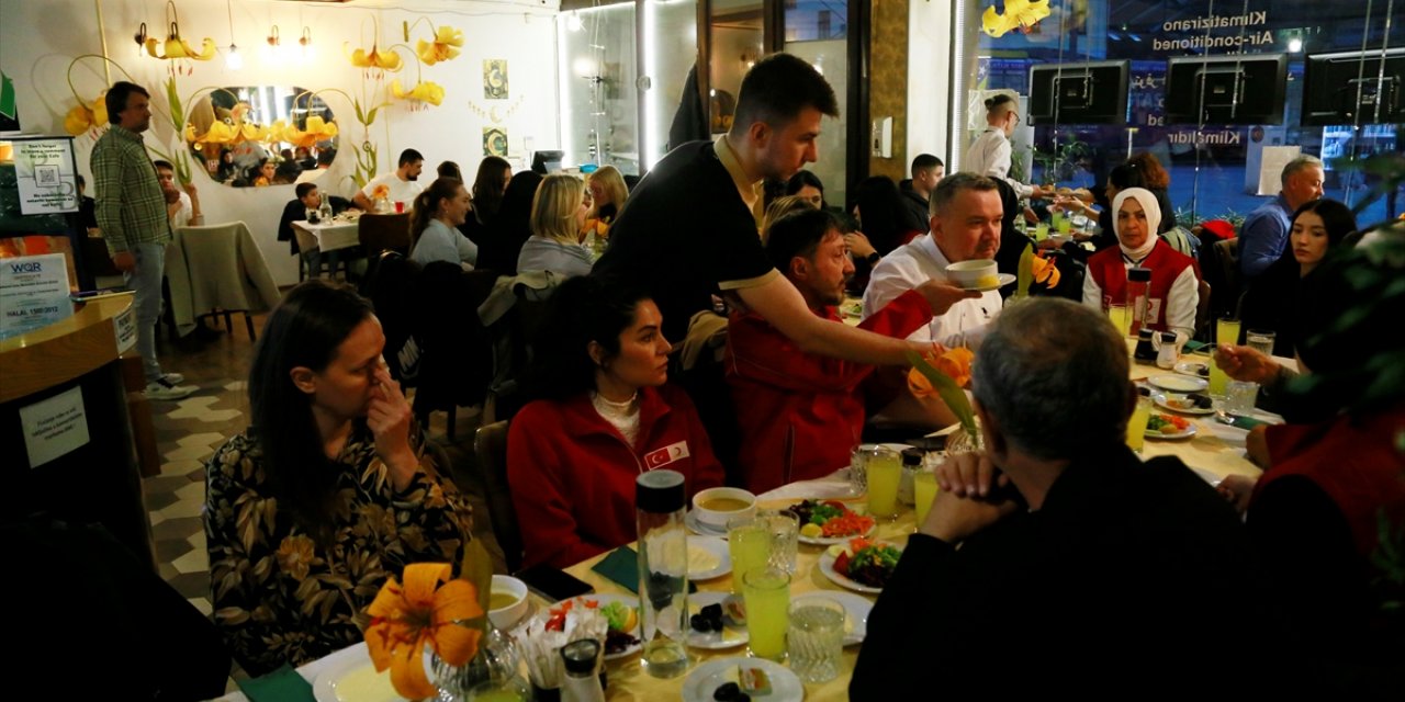 Türk Kızılay, Bosna Hersek'te gönüllüleriyle iftar programı düzenledi