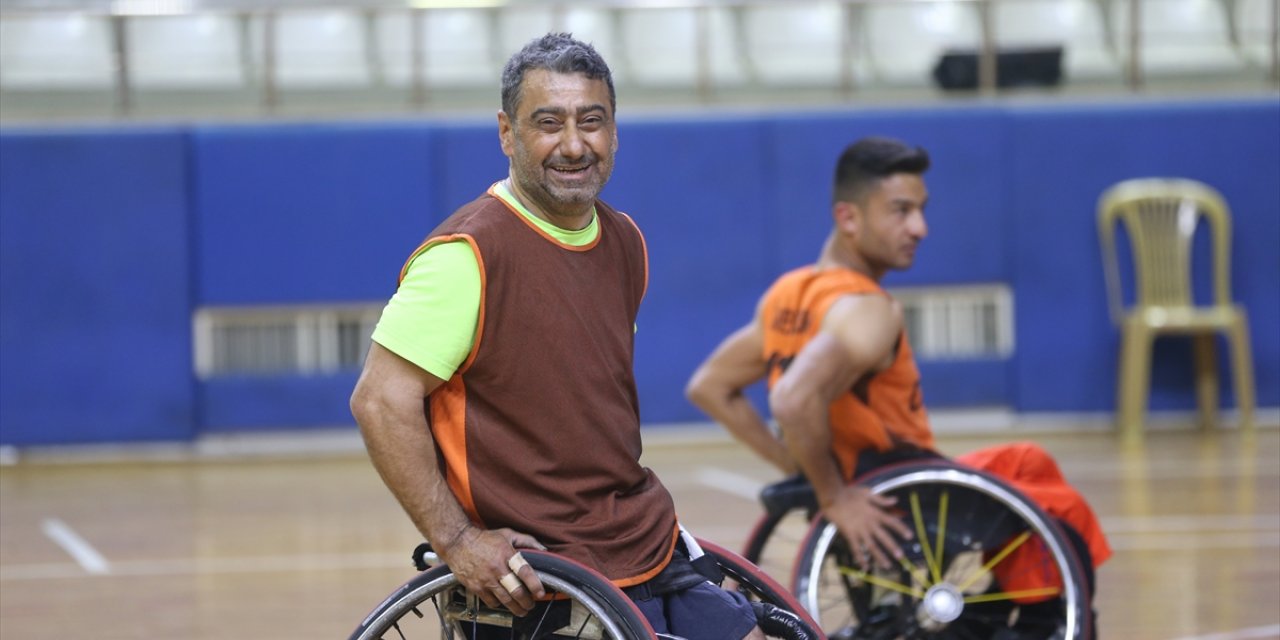 Tekerlekli sandalye basketbol takımında 32 yıldır ter döküyor