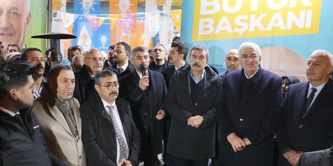 Milli Eğitim Bakanı Tekin, Erzurum Aziziye'de partililerle buluştu: