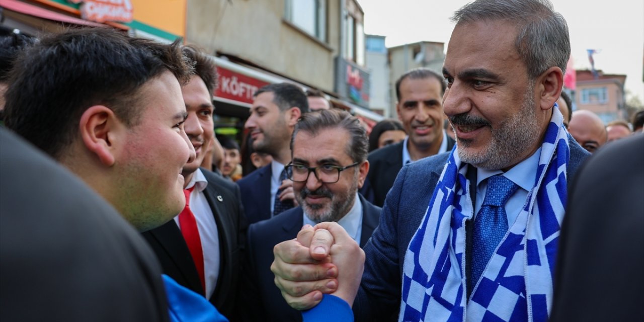 Dışişleri Bakanı Fidan, İstanbul'da esnaf ziyaretinde bulundu