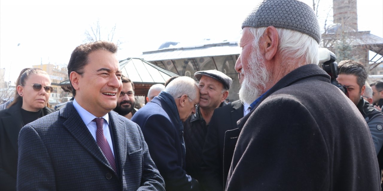 DEVA Partisi Genel Başkanı Babacan, seçim çalışmalarını Erzurum'da sürdürdü