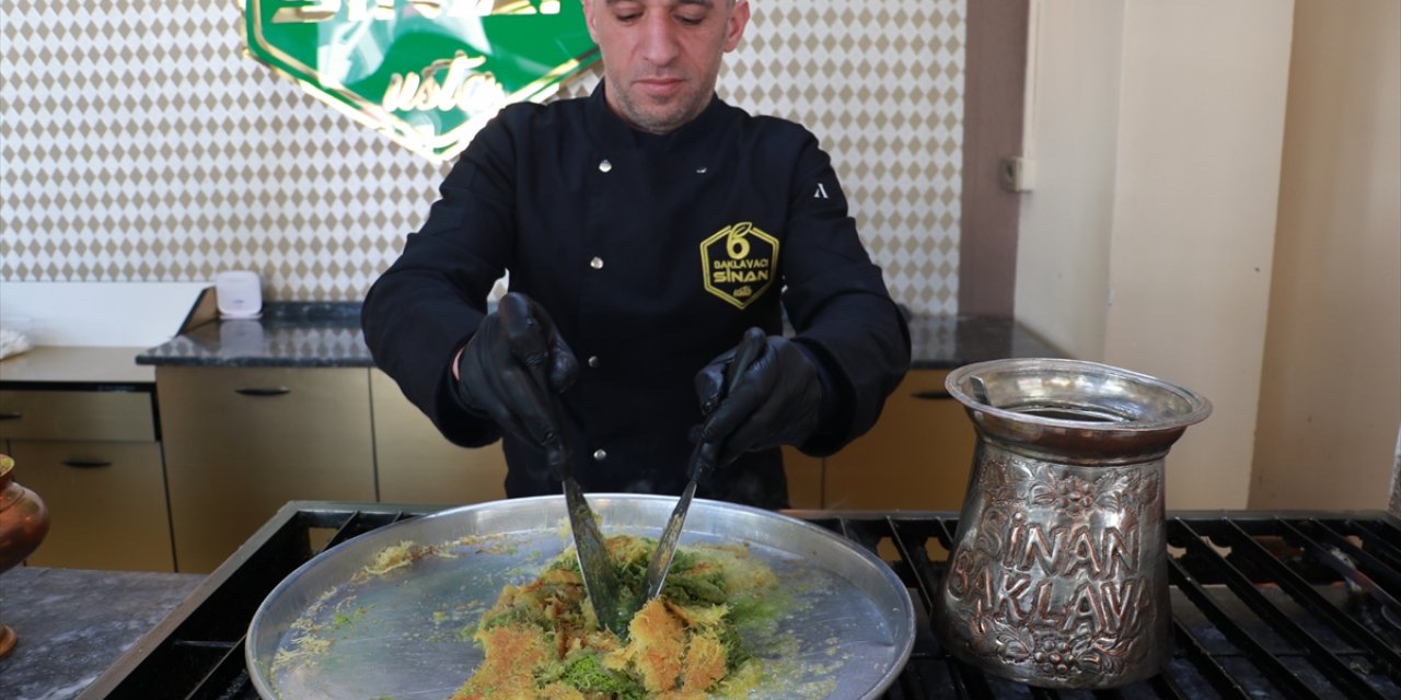 Kilis'in tescilli lezzeti "cennet çamuru" iftar sofralarından eksik olmuyor
