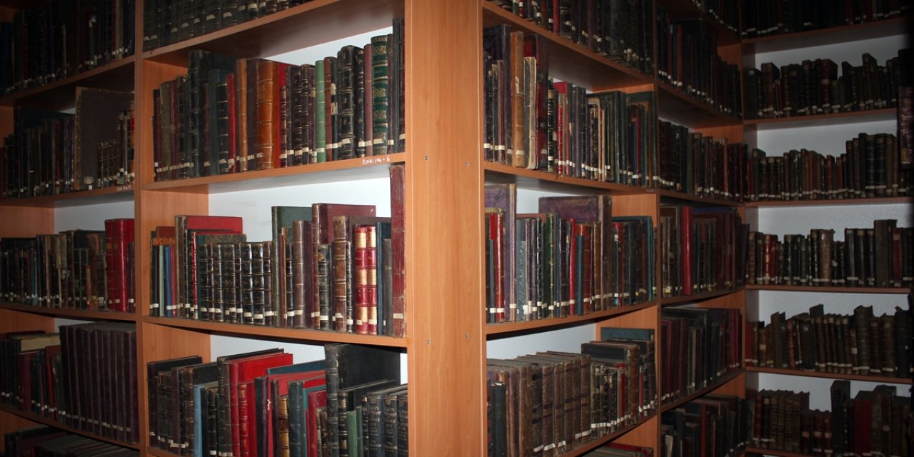 Zeytinoğlu Halk Kütüphanesindeki 1294 el yazması eser dijital ortama aktarıldı