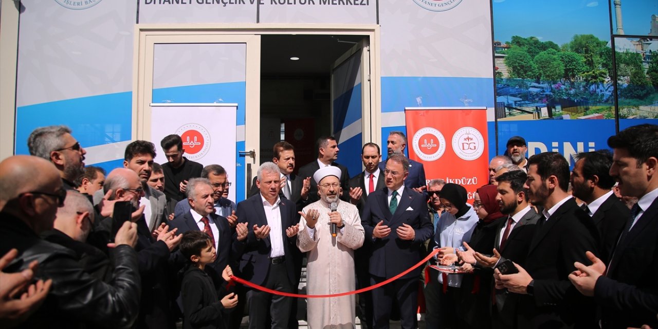 Diyanet İşleri Başkanı Erbaş, İstanbul'da açılışlara katıldı: