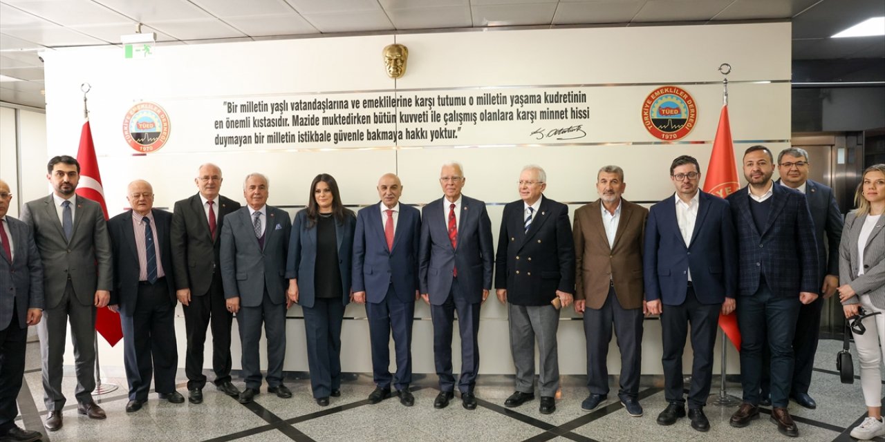 Cumhur İttifakı ABB Başkan adayı Altınok, Türkiye Emekliler Derneği'ni ziyaret etti