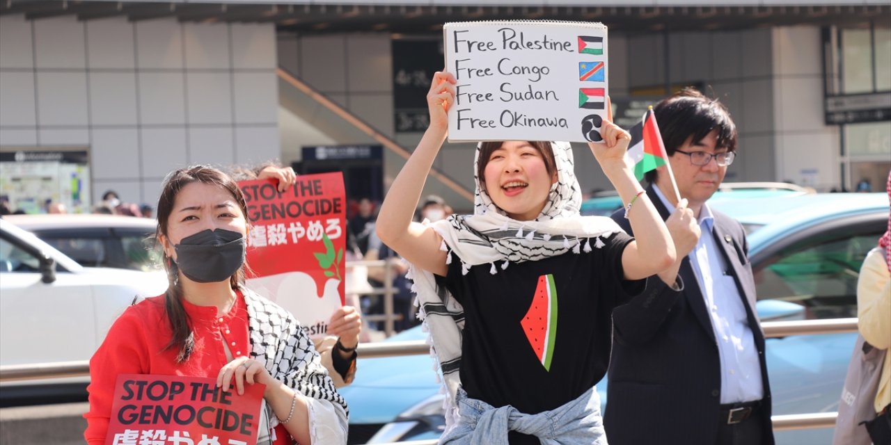Tokyo'nun ana ulaşım merkezlerinden Şincuku'da "İsrail'in Gazze saldırıları" protesto edildi