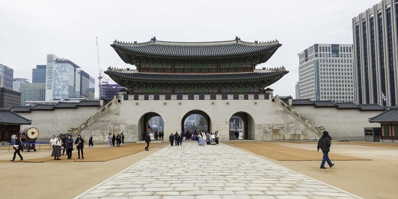 Seul'deki Gyeongbokgung Sarayı ülke turizminin çekim noktası oldu