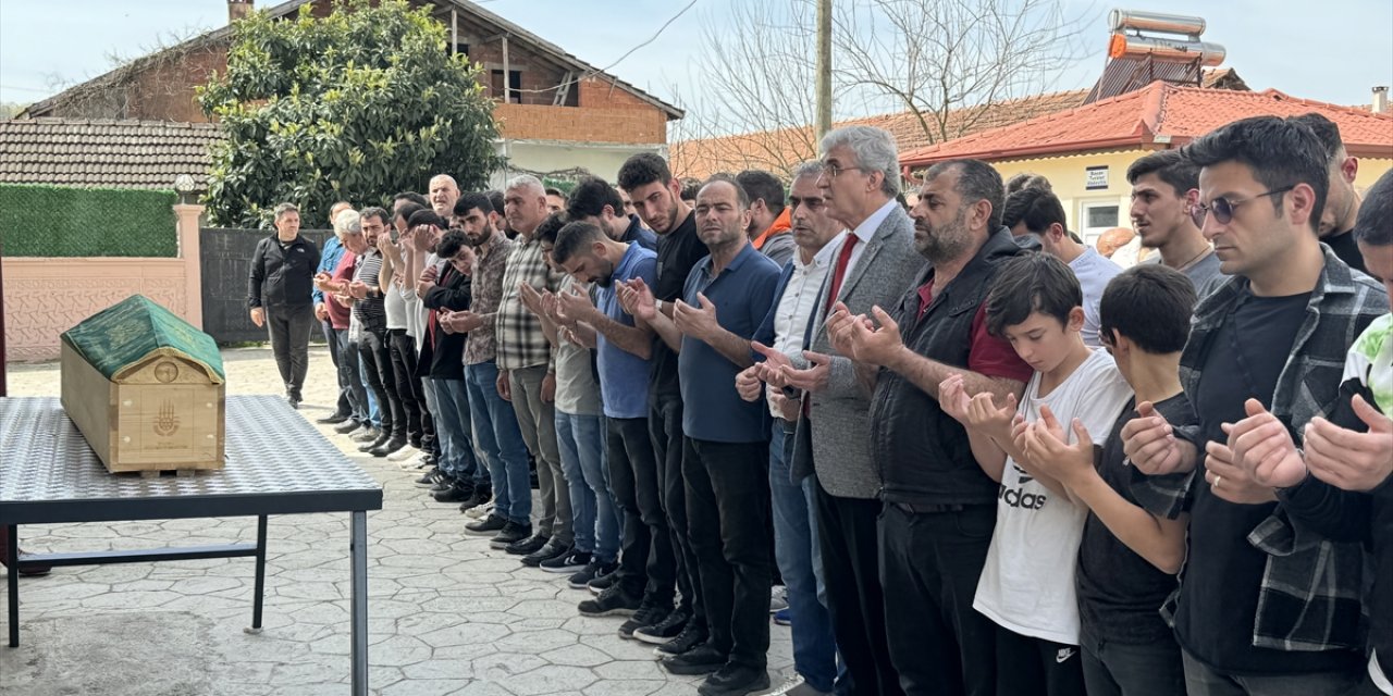 Sakarya'da balkondan düşerek ölen 3 yaşındaki çocuğun cenazesi defnedildi