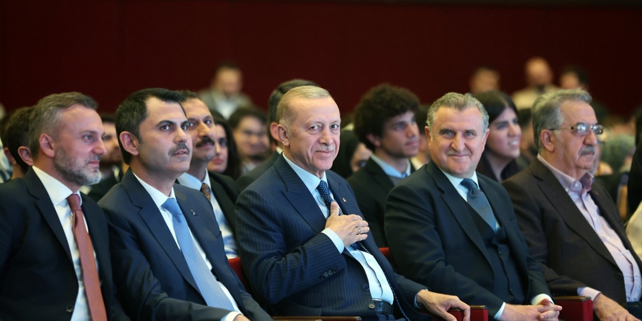 Cumhurbaşkanı Erdoğan "Gençlik Aşkıyla Yeniden İstanbul" programında konuştu: (2)