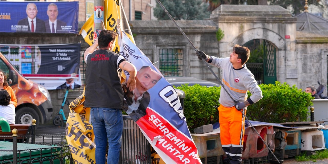 İstanbul'da siyasi partilerin pankart ve flamaları toplanmaya başlandı