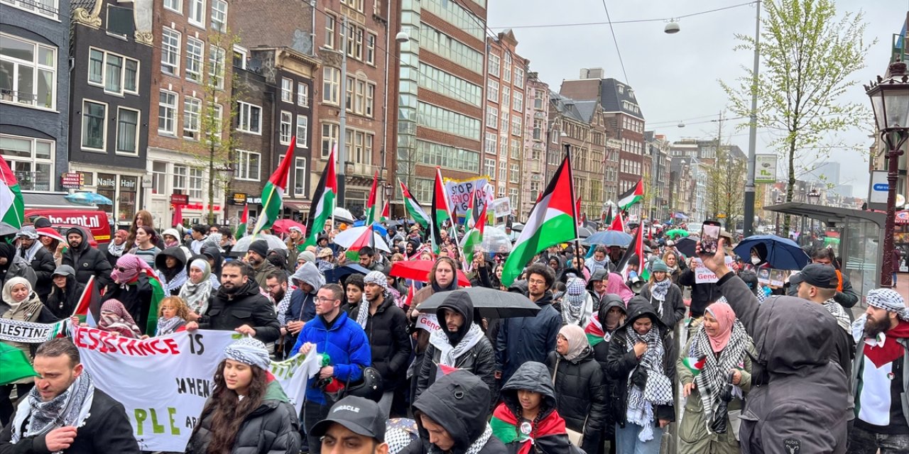 Hollanda'da İsrail'in Gazze'ye yönelik saldırıları protesto edildi