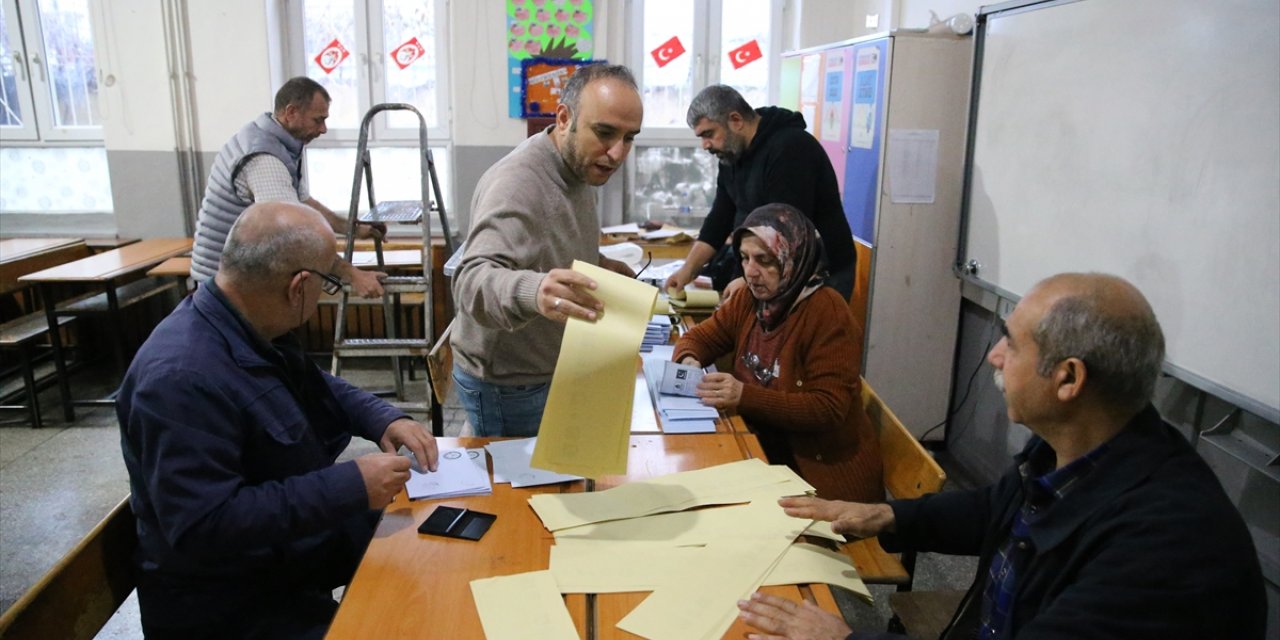 Türkiye yerel yöneticilerini seçiyor