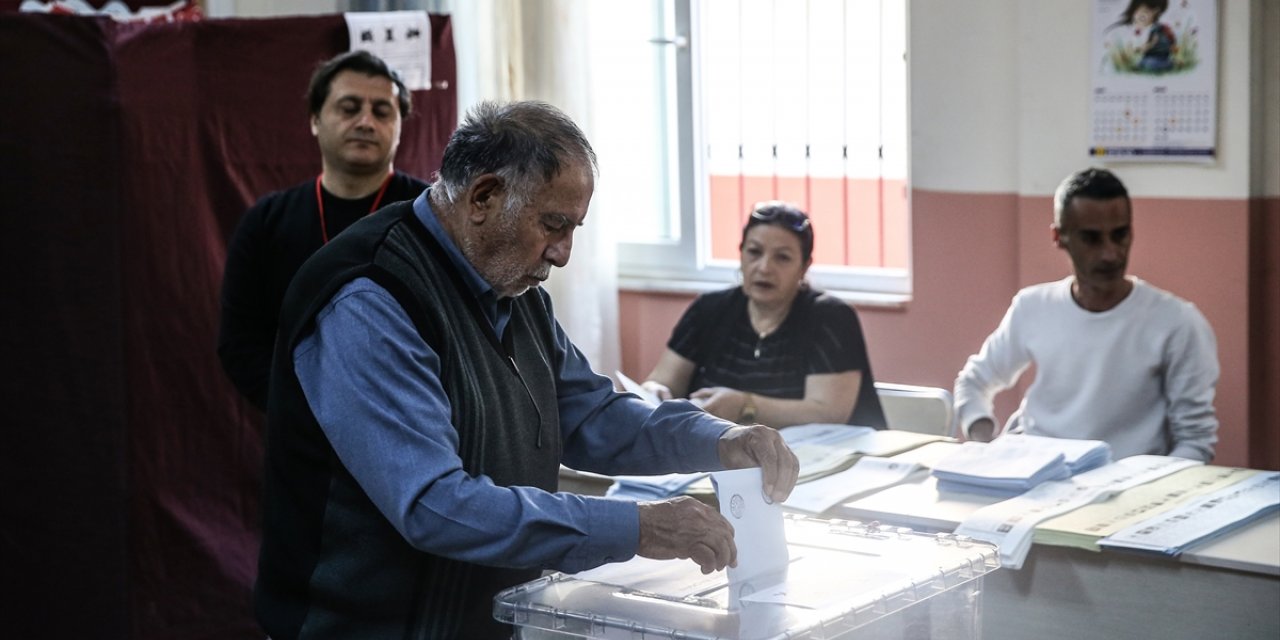 Adana, Mersin, Hatay ve Osmaniye'de vatandaşlar oy kullanmaya başladı