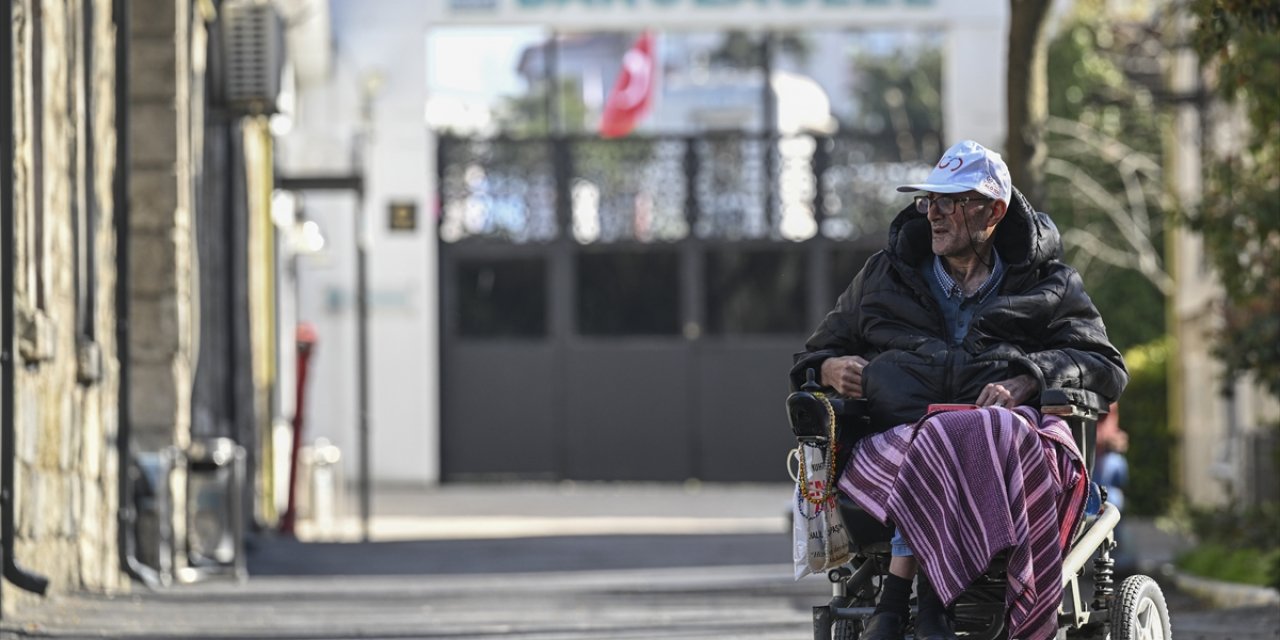 Darülaceze sakinleri kurum içinde kurulan sandıklarda oy kullanıyor