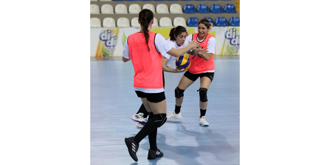 A Milli Kadın Hentbol Takımı, Karadağ maçında seyircisine güveniyor