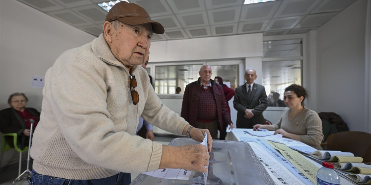 Ankara'da huzurevi sakinleri oy kullandı