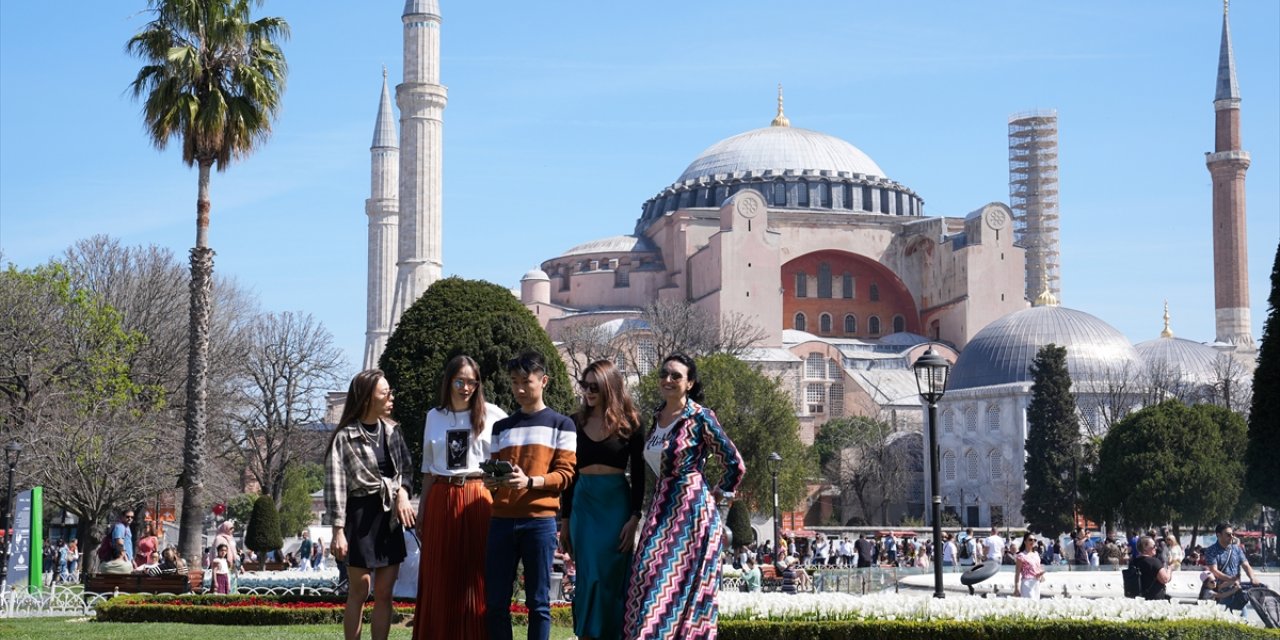 Sultanahmet Meydanı'nda yabancı turist yoğunluğu
