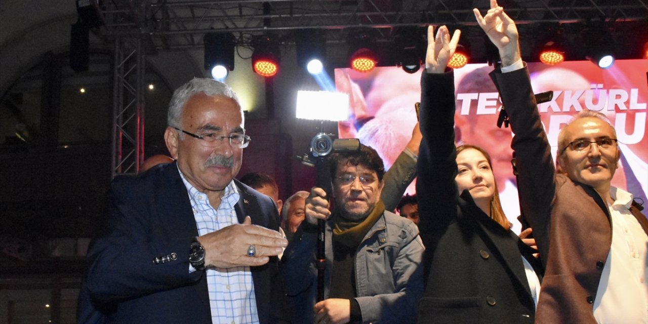 Ordu Büyükşehir Belediye Başkanlığını yeniden kazanan AK Parti'li Güler, vatandaşlara hitap etti: