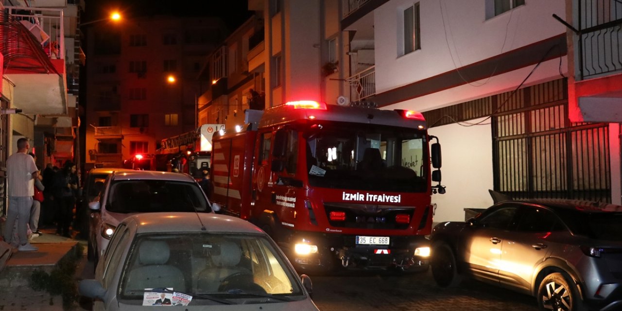 İzmir'de apartman dairesinde çıkan yangında bir kişi öldü, 3 kişi dumandan etkilendi