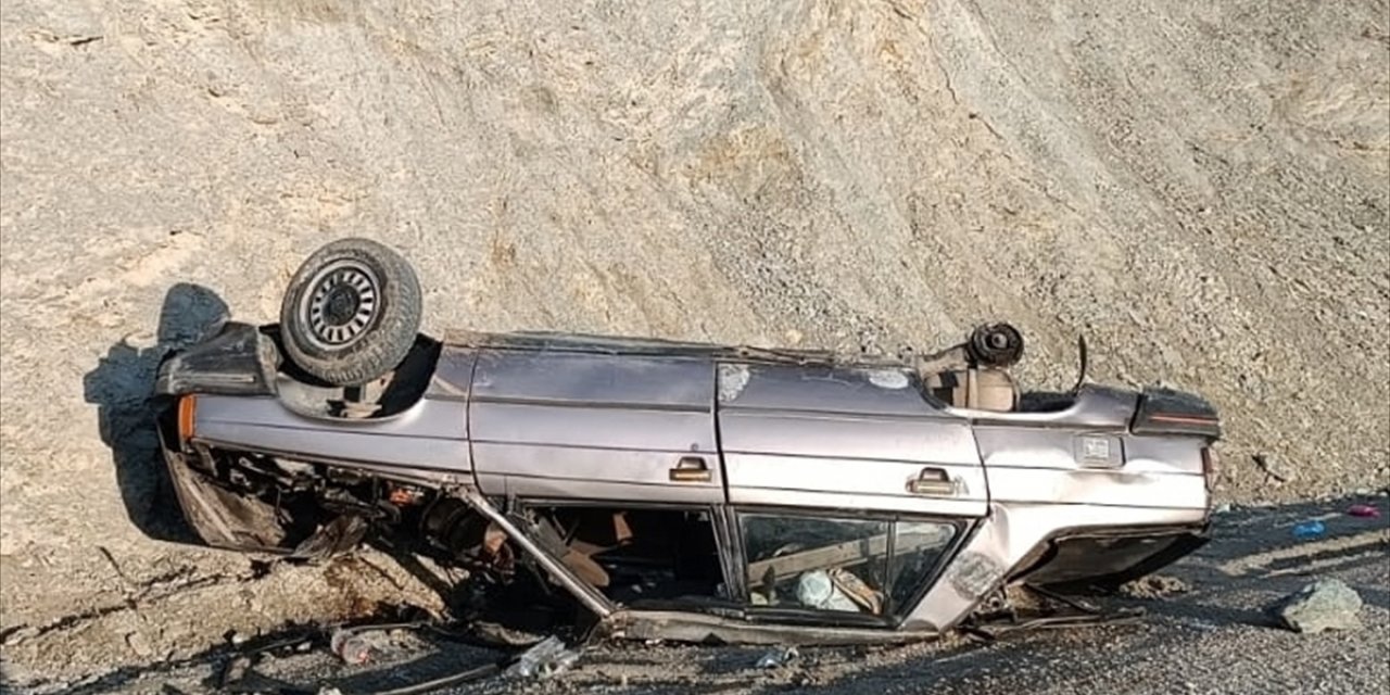 Sinop'ta devrilen otomobildeki 1 kişi öldü, 1 kişi yaralandı