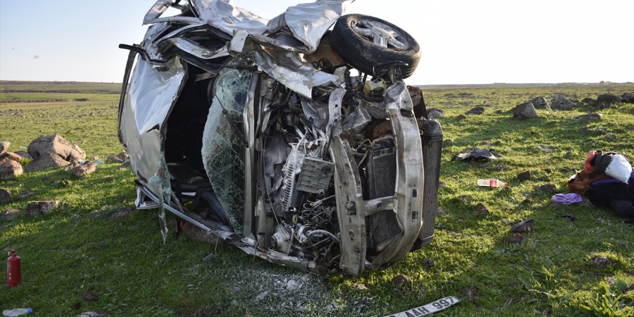 Şanlıurfa'da şarampole devrilen otomobildeki 1 kişi öldü, 3 kişi yaralandı