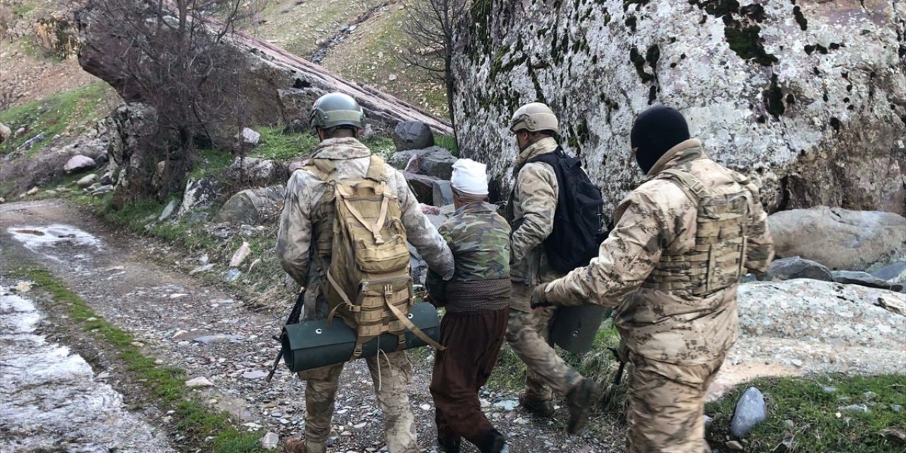 Hakkari'de 15 yıldır aranan cinayet hükümlüsü yakalandı