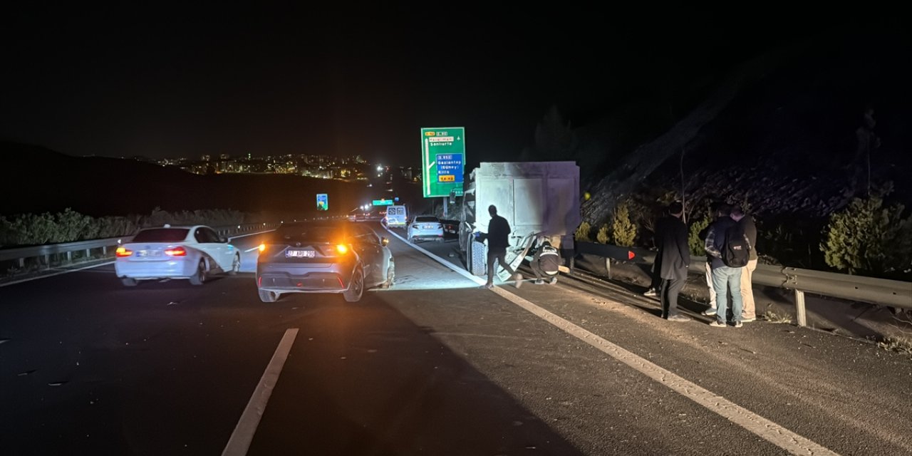 Gaziantep'te zincirleme trafik kazasında 2 kişi öldü, 2 kişi yaralandı